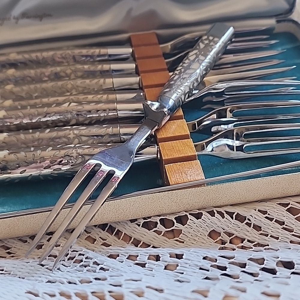 Vintage Carvel Hall Fine Cutlery Set Of 8 Dessert/Salad Forks Original Case